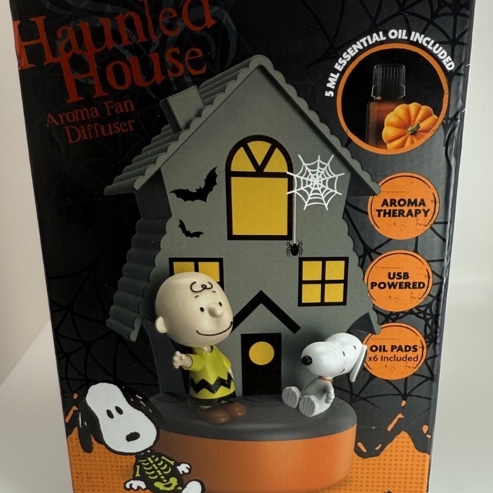 HTF Peanuts Haunted House Aroma Fan Diffuser 2025 Charlie Brown Snoopy Halloween